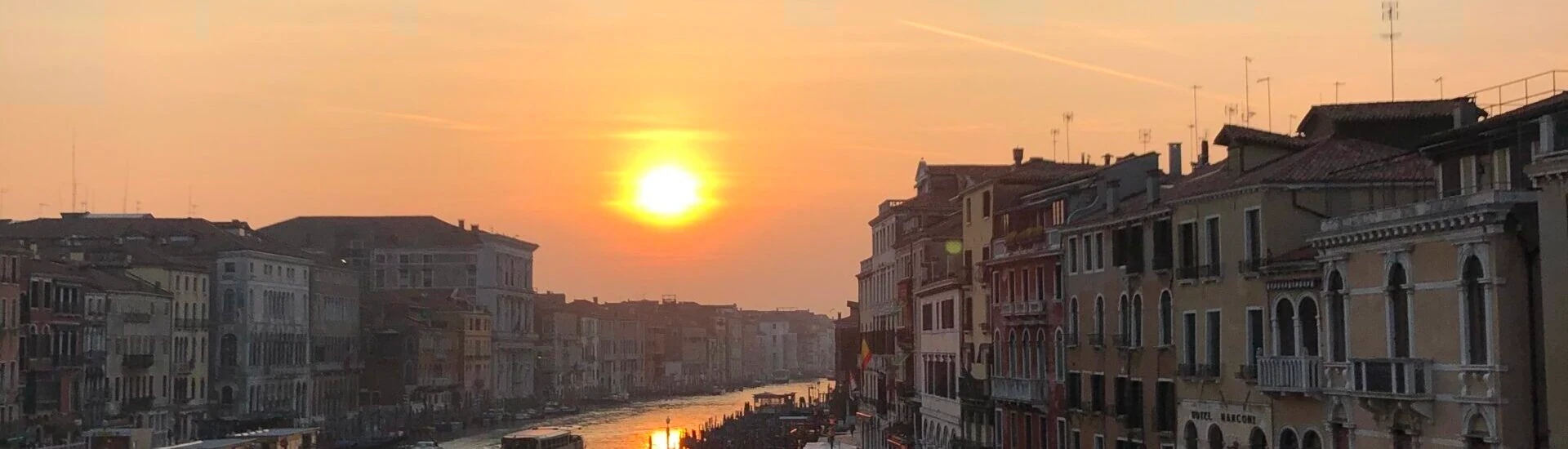 Image of the Ponte Rialto tram