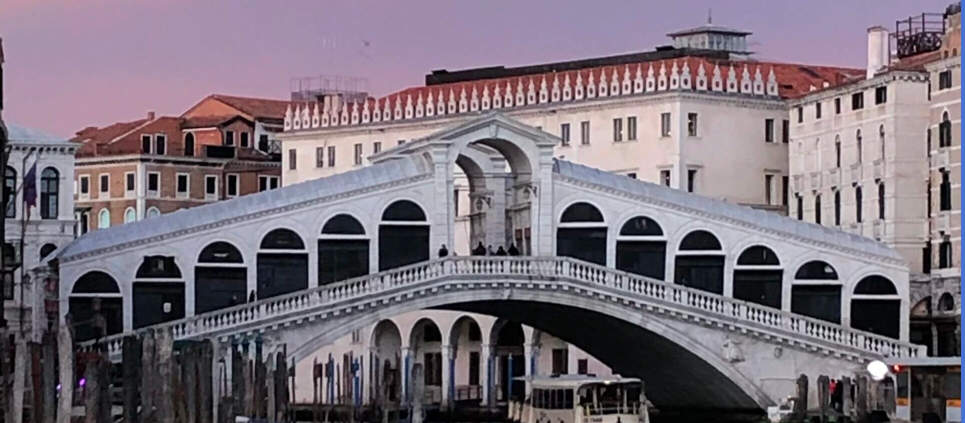 Image of the Ponte Rialto tram